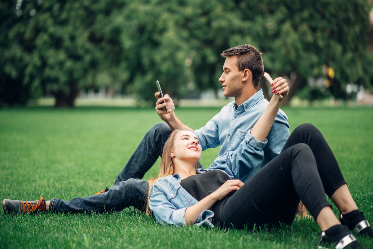 Phone Addicted People, Social Addict